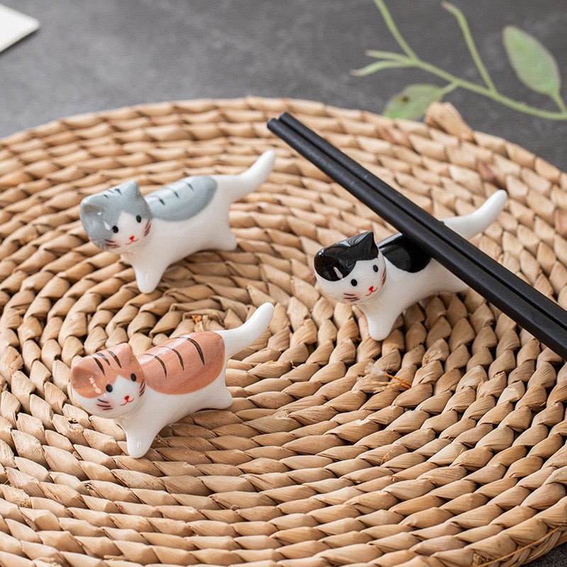 Ceramic Cat Chopstick Rest & Cutlery Holder – Cute Miniature Kitten Tableware Accent