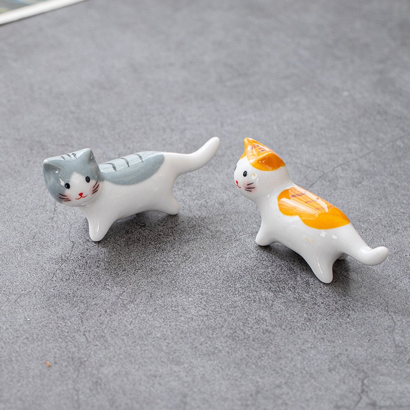 Ceramic Cat Chopstick Rest & Cutlery Holder – Cute Miniature Kitten Tableware Accent